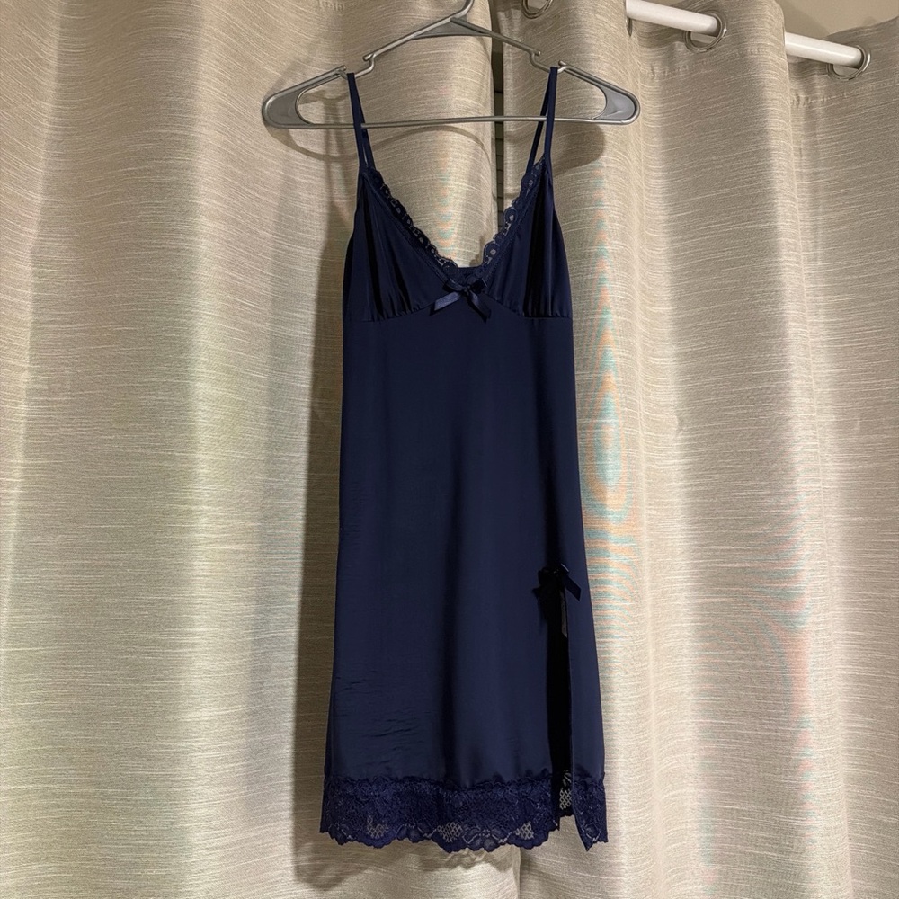Elegant Navy Blue Lace Trim Nightgown